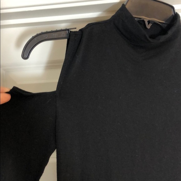 Bailey 44 cold shoulder long sleeve mock neck top - Picture 4 of 8